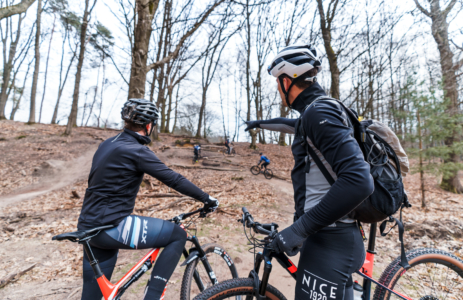  Mountainbike avontuur in de natuur als onderdeel van het leiderschap programma outdoor MTB