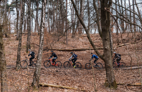 Mountainbikers in leiderschapstraining