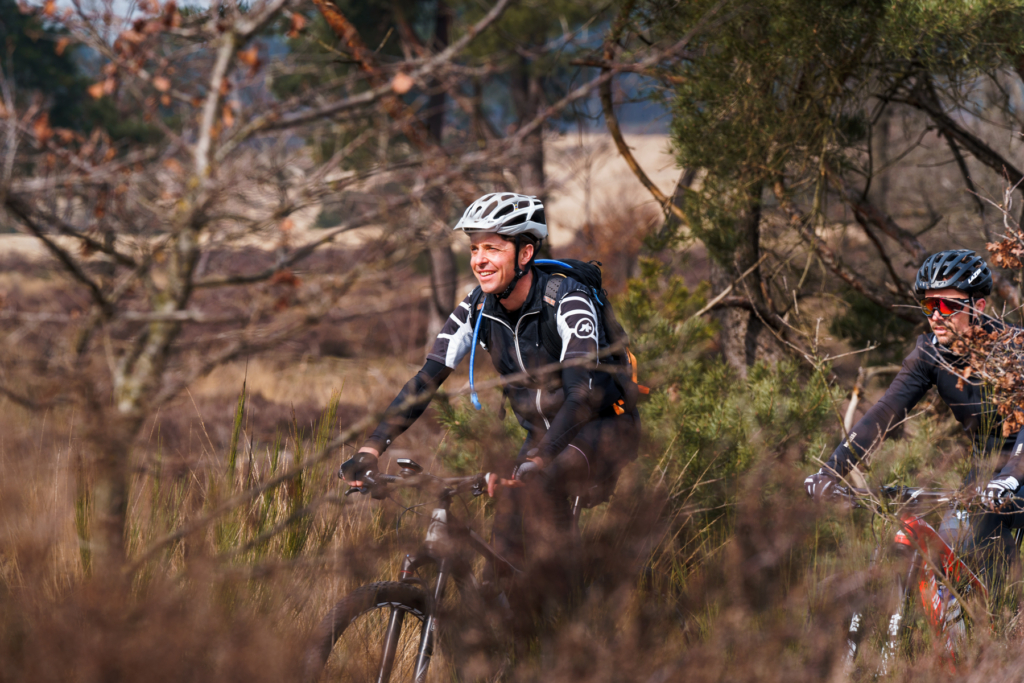 Persoonlijk leiderschap en de 3 P’s fietsers genieten van de natuur tijdens Presence Outdoor programma