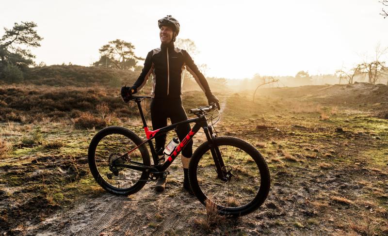 Persoonlijke reflectie in de natuur met mountainbike tijdens Maarten Tjallingii