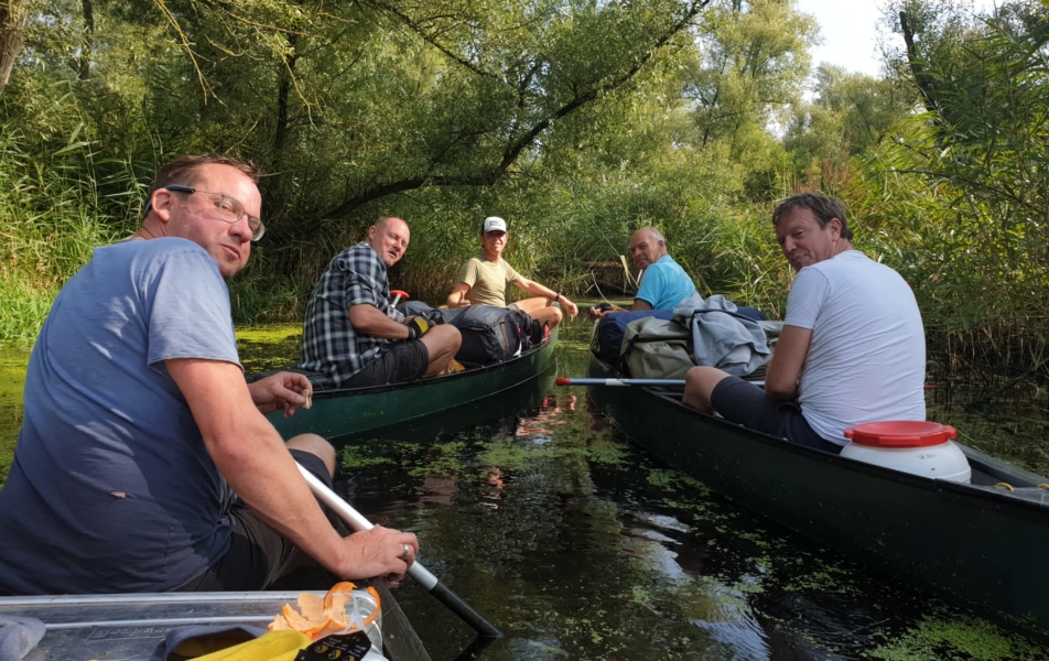 mannen in kano's op het water canoe editie